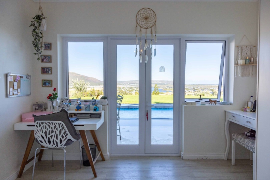 5 Bedroom Property for Sale in Crofters Valley Western Cape